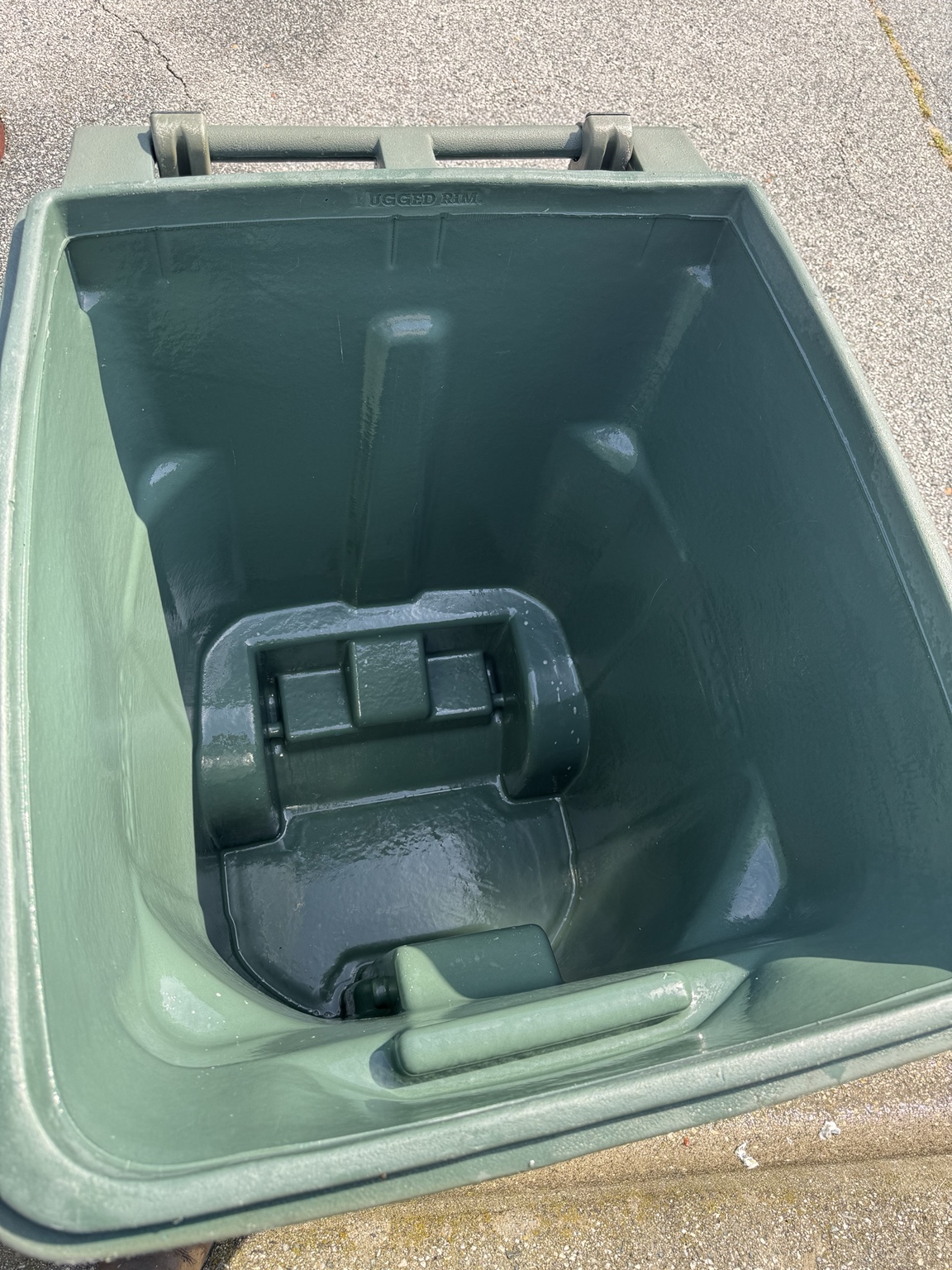Clean trash bin after Alpha Clean Bins service